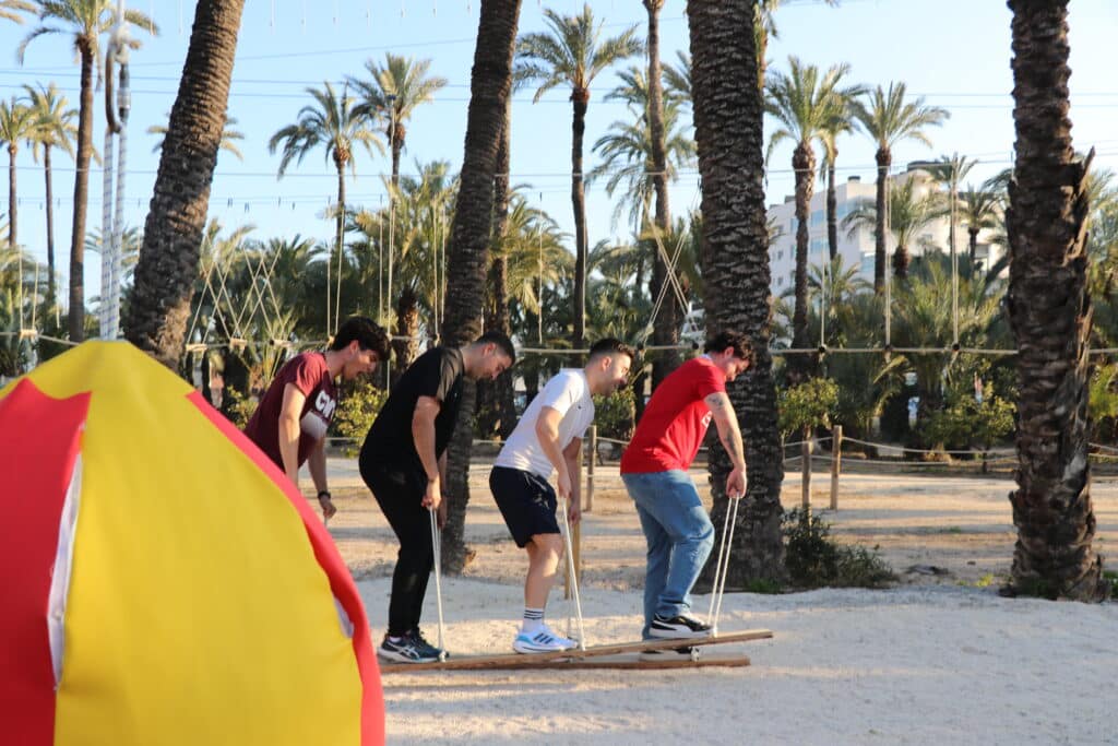 Grupo en despedida de soltero en el parque multiaventura de Elche